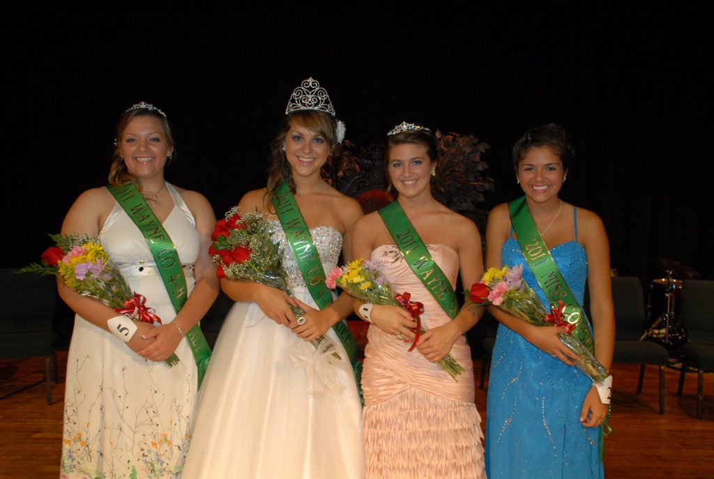 4 h fair queen and corth Joan Jordan queen
